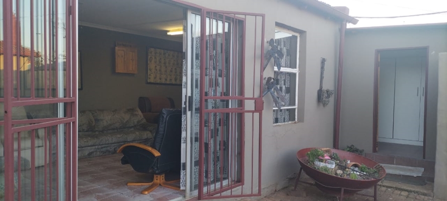 To Let 3 Bedroom Property for Rent in Randgate Gauteng