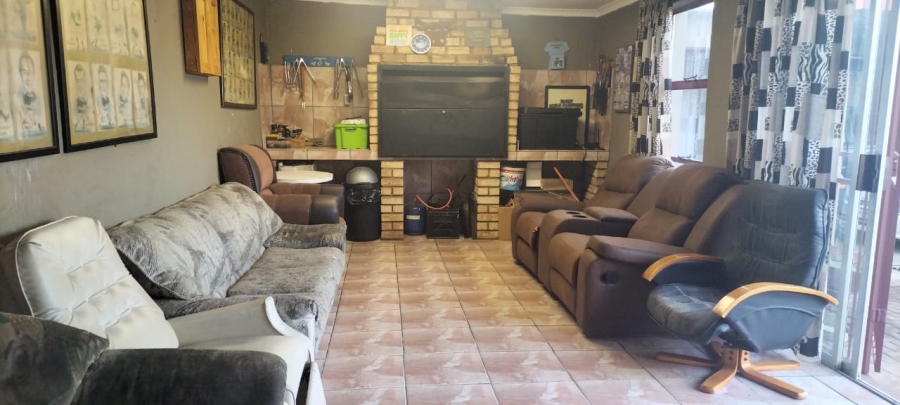 To Let 3 Bedroom Property for Rent in Randgate Gauteng