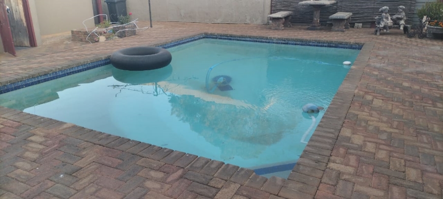 To Let 3 Bedroom Property for Rent in Randgate Gauteng