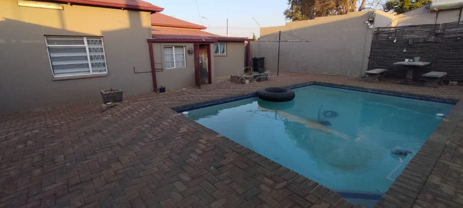 To Let 3 Bedroom Property for Rent in Randgate Gauteng