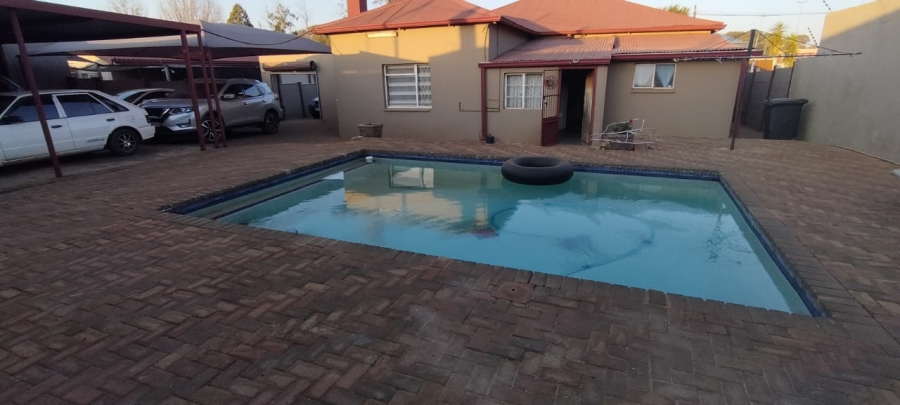 To Let 3 Bedroom Property for Rent in Randgate Gauteng