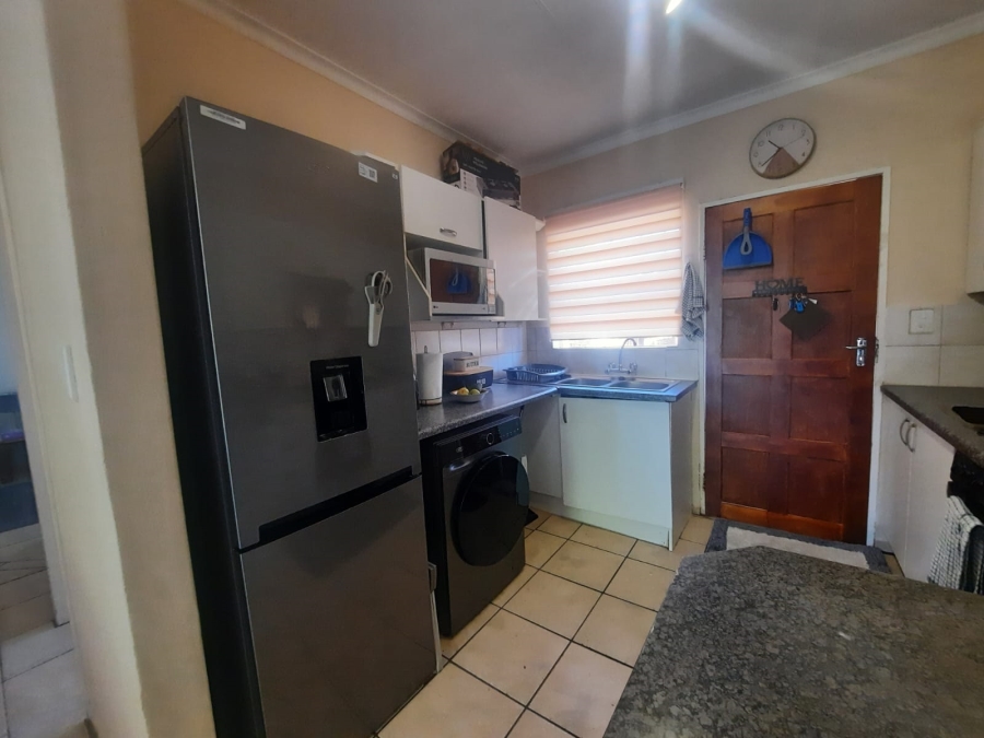 2 Bedroom Property for Sale in Little Falls Gauteng