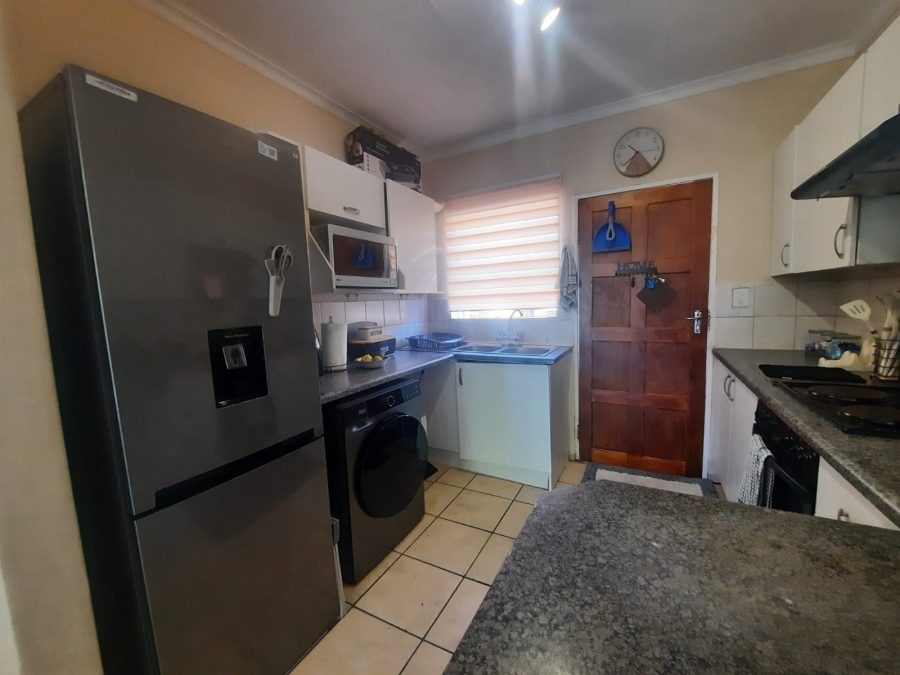 2 Bedroom Property for Sale in Little Falls Gauteng