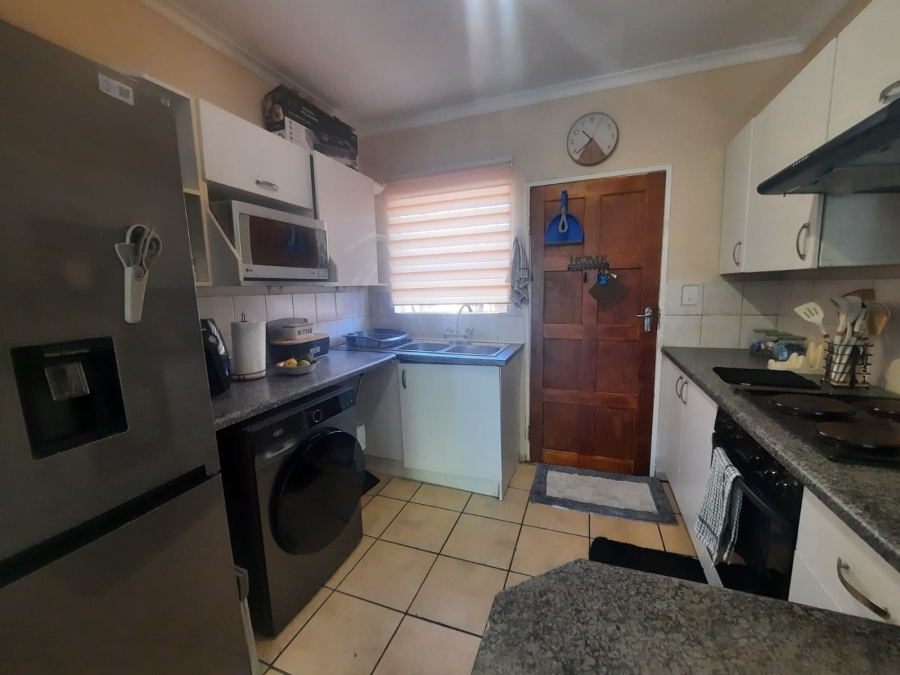 2 Bedroom Property for Sale in Little Falls Gauteng