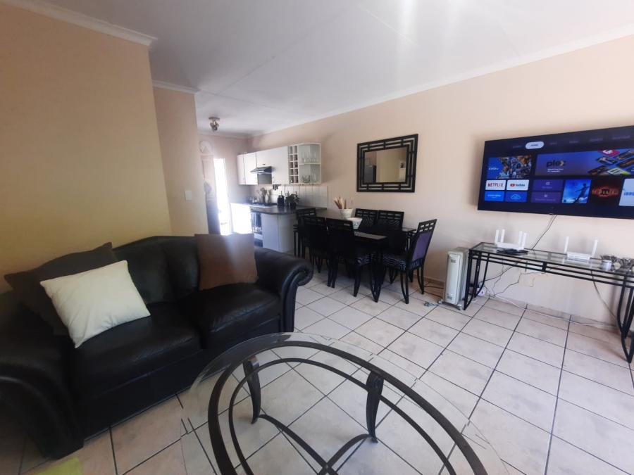 2 Bedroom Property for Sale in Little Falls Gauteng