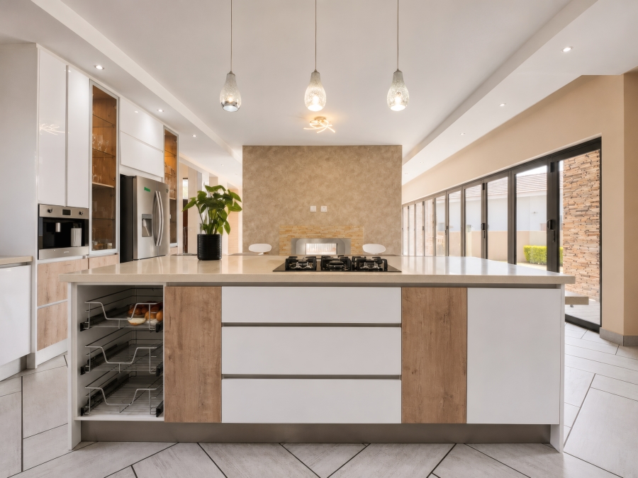 6 Bedroom Property for Sale in Copperleaf Estate Gauteng