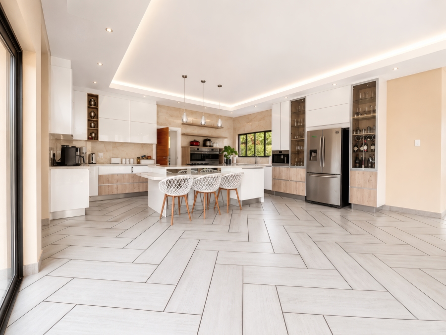 6 Bedroom Property for Sale in Copperleaf Estate Gauteng