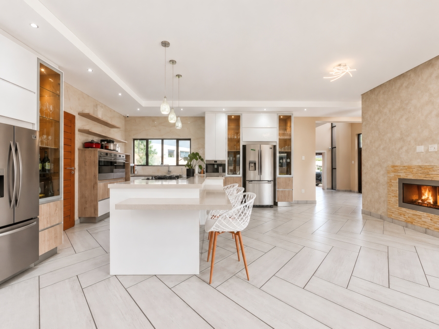 6 Bedroom Property for Sale in Copperleaf Estate Gauteng