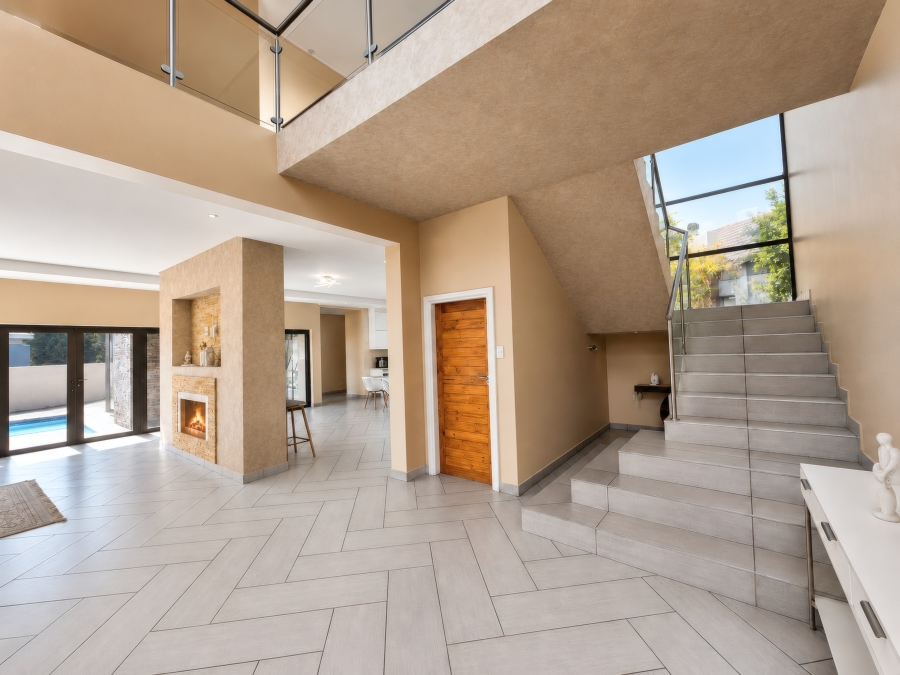 6 Bedroom Property for Sale in Copperleaf Estate Gauteng