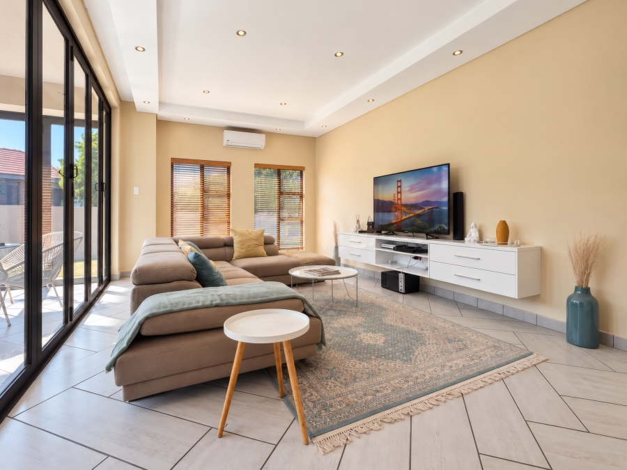 6 Bedroom Property for Sale in Copperleaf Estate Gauteng