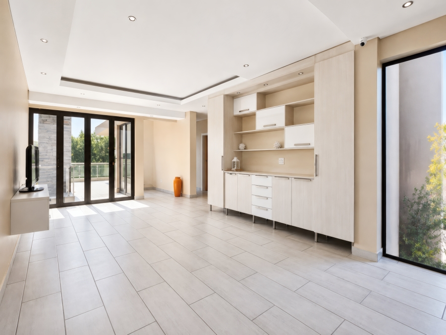 6 Bedroom Property for Sale in Copperleaf Estate Gauteng