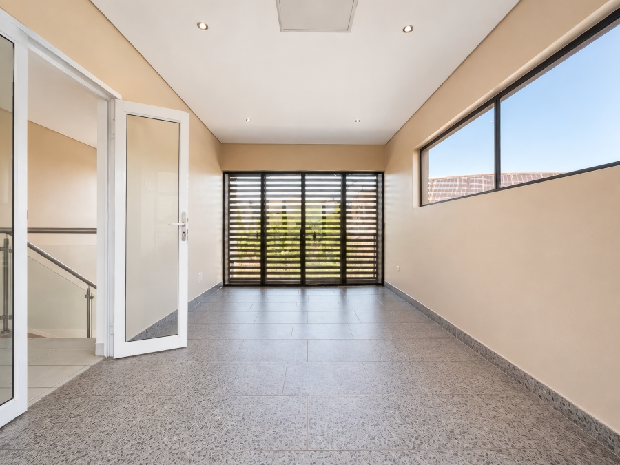 6 Bedroom Property for Sale in Copperleaf Estate Gauteng