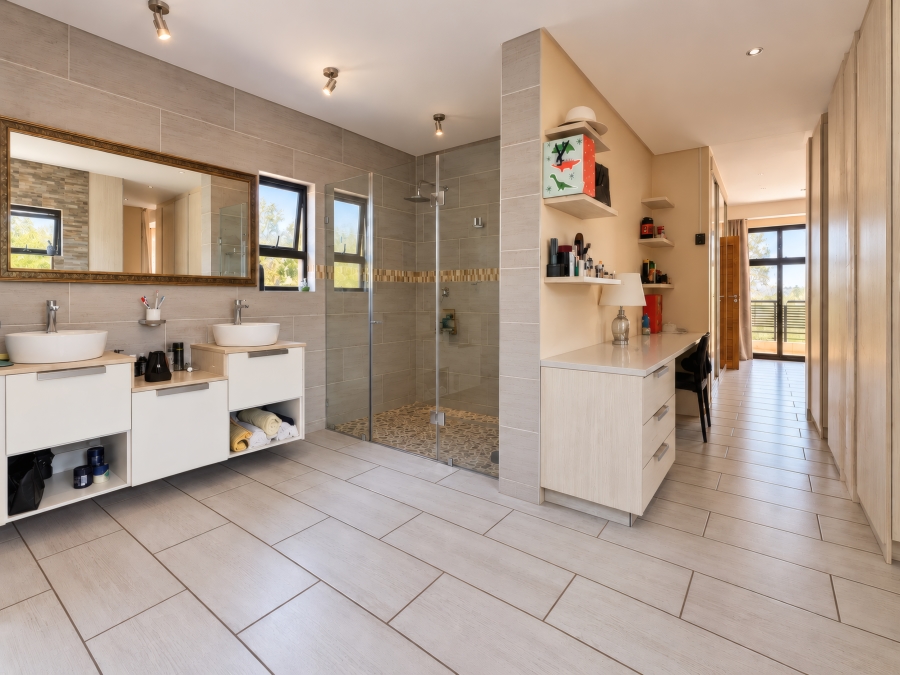 6 Bedroom Property for Sale in Copperleaf Estate Gauteng