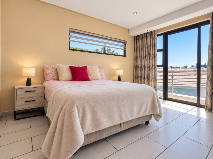 6 Bedroom Property for Sale in Copperleaf Estate Gauteng