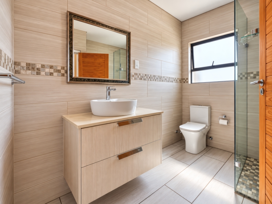 6 Bedroom Property for Sale in Copperleaf Estate Gauteng