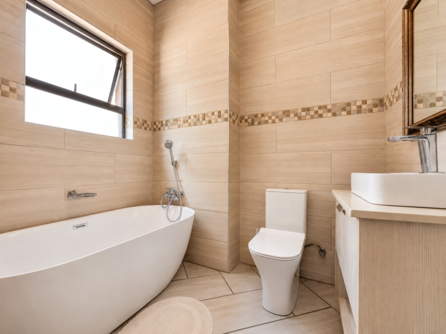 6 Bedroom Property for Sale in Copperleaf Estate Gauteng