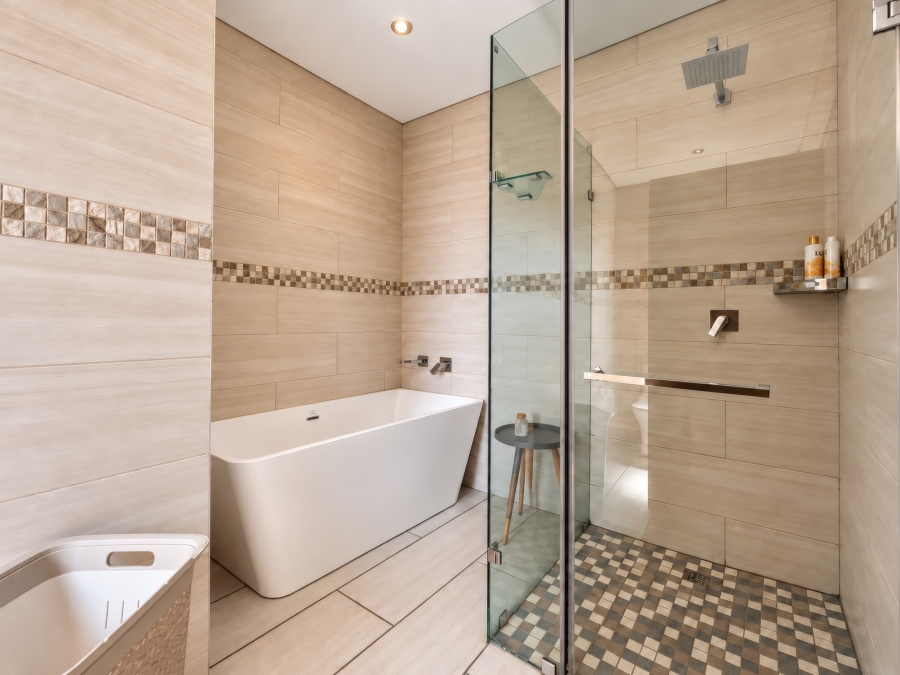 6 Bedroom Property for Sale in Copperleaf Estate Gauteng