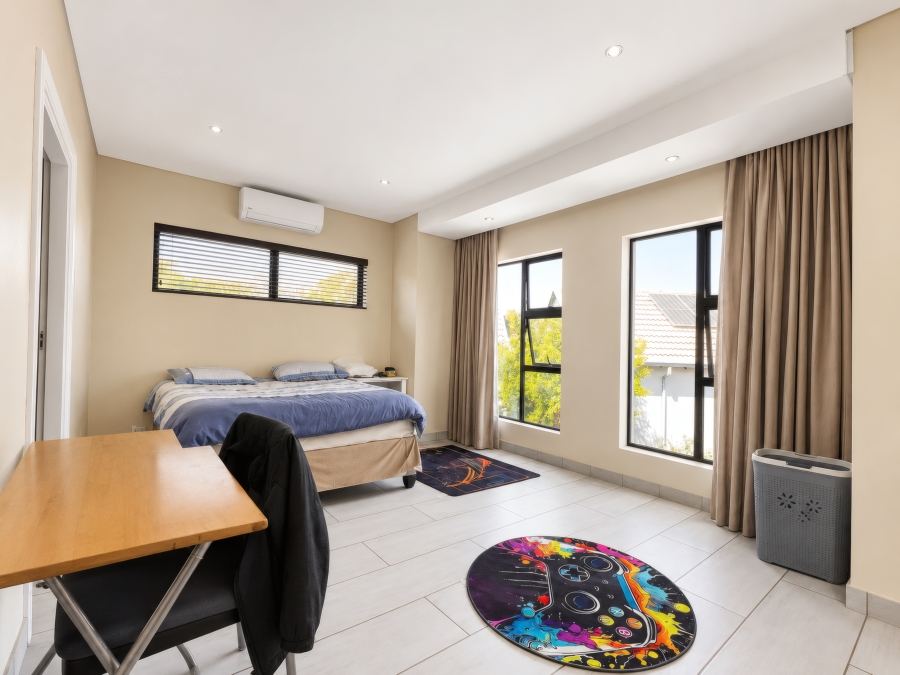 6 Bedroom Property for Sale in Copperleaf Estate Gauteng