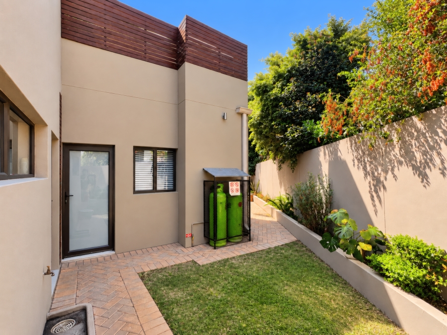 6 Bedroom Property for Sale in Copperleaf Estate Gauteng