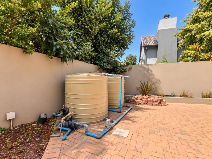 6 Bedroom Property for Sale in Copperleaf Estate Gauteng