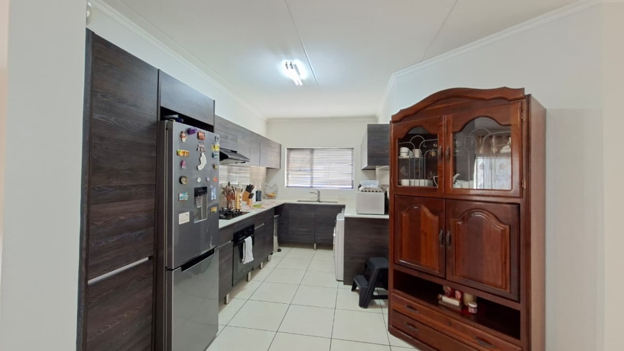 3 Bedroom Property for Sale in Petervale Gauteng