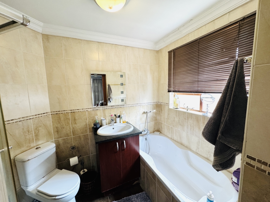 3 Bedroom Property for Sale in Thatchfield Estate Gauteng