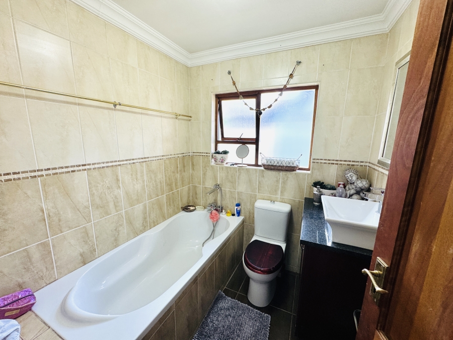 3 Bedroom Property for Sale in Thatchfield Estate Gauteng