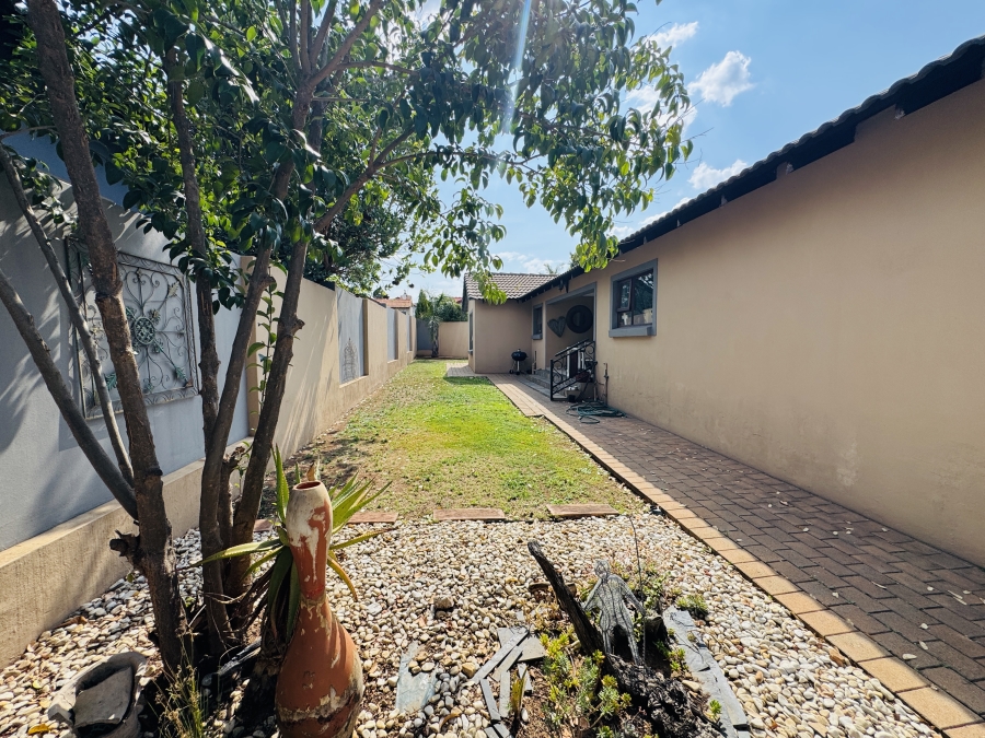 3 Bedroom Property for Sale in Thatchfield Estate Gauteng