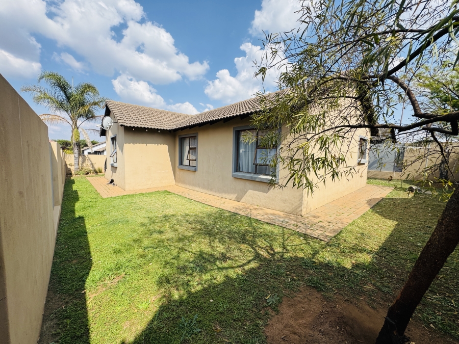 3 Bedroom Property for Sale in Thatchfield Estate Gauteng