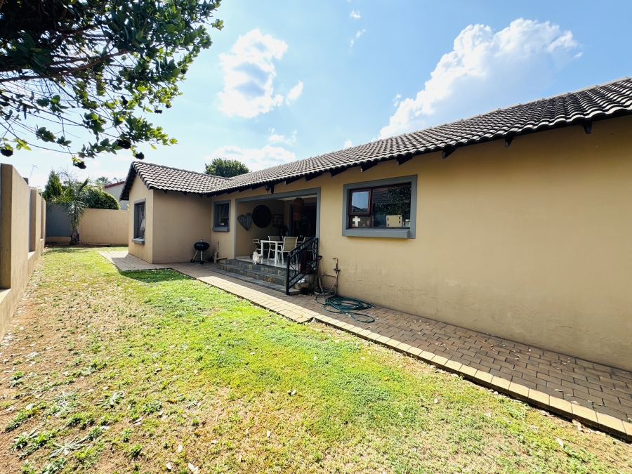 3 Bedroom Property for Sale in Thatchfield Estate Gauteng
