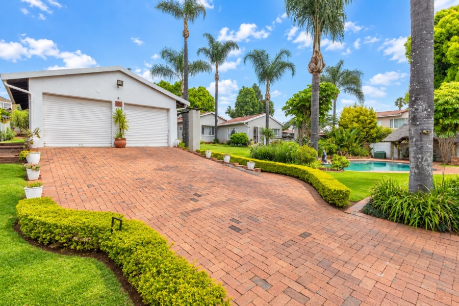 4 Bedroom Property for Sale in Weltevreden Park Gauteng