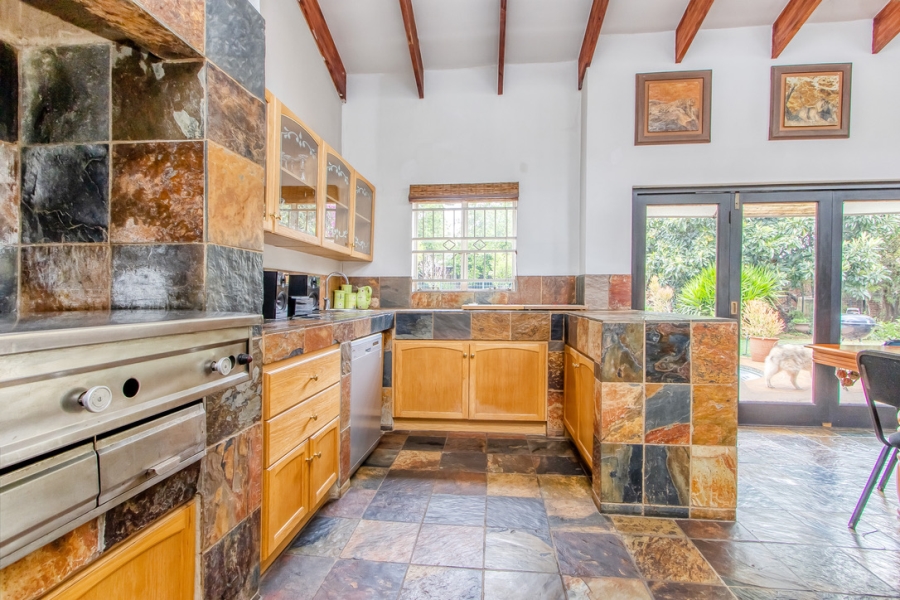 8 Bedroom Property for Sale in Northcliff Gauteng