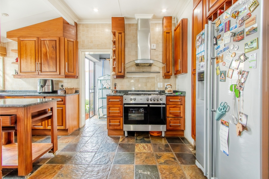 8 Bedroom Property for Sale in Northcliff Gauteng