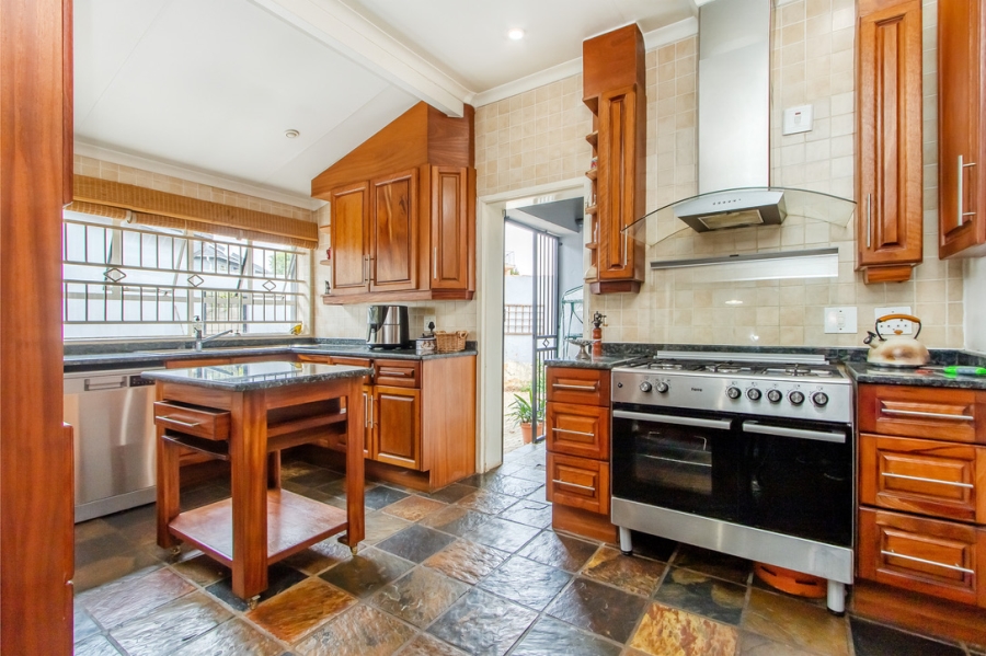 8 Bedroom Property for Sale in Northcliff Gauteng