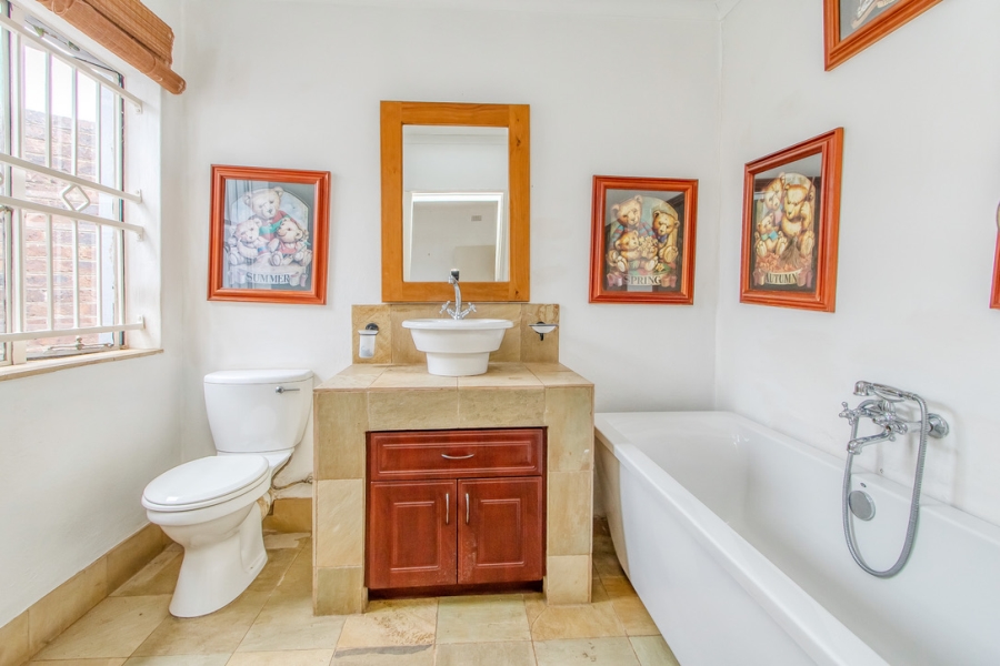 8 Bedroom Property for Sale in Northcliff Gauteng