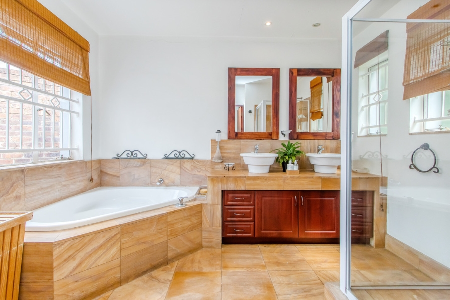 8 Bedroom Property for Sale in Northcliff Gauteng