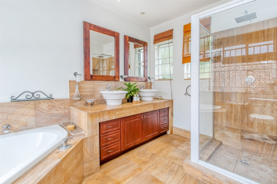 8 Bedroom Property for Sale in Northcliff Gauteng