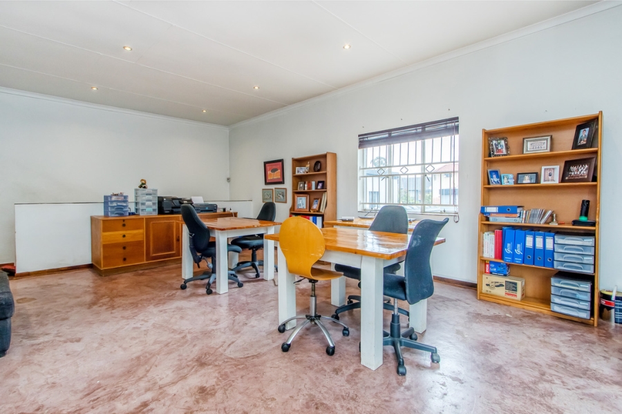 8 Bedroom Property for Sale in Northcliff Gauteng