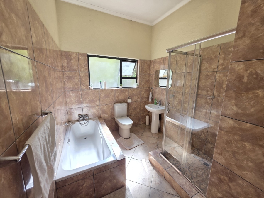 4 Bedroom Property for Sale in Waterkloof Ridge Gauteng