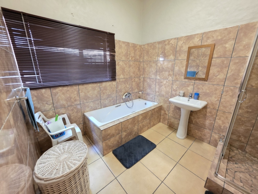4 Bedroom Property for Sale in Waterkloof Ridge Gauteng