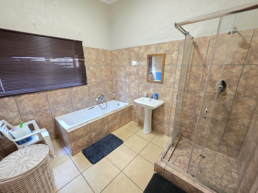 4 Bedroom Property for Sale in Waterkloof Ridge Gauteng