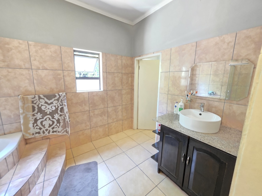 4 Bedroom Property for Sale in Waterkloof Ridge Gauteng