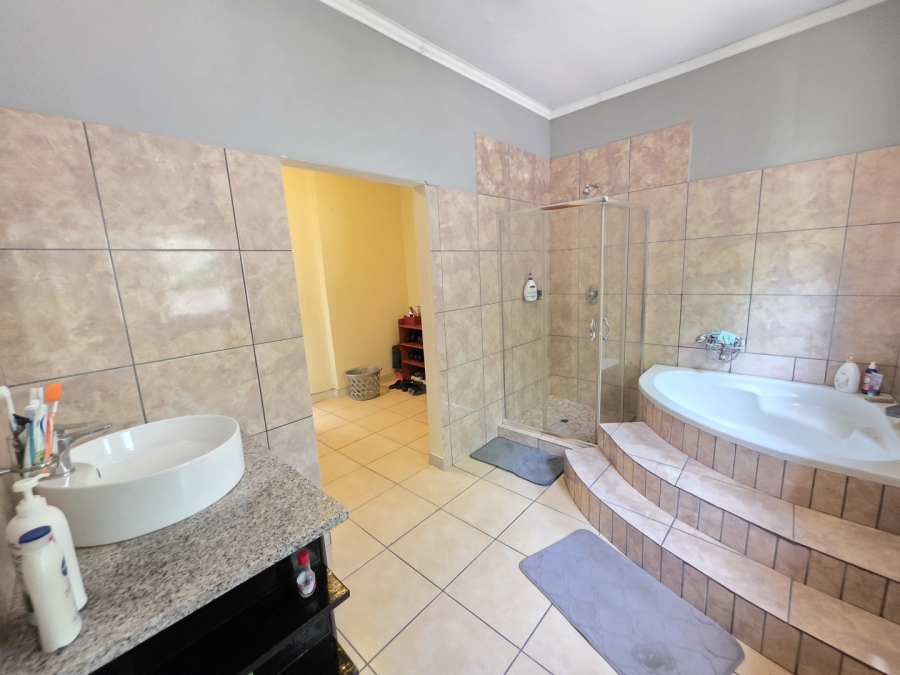 4 Bedroom Property for Sale in Waterkloof Ridge Gauteng