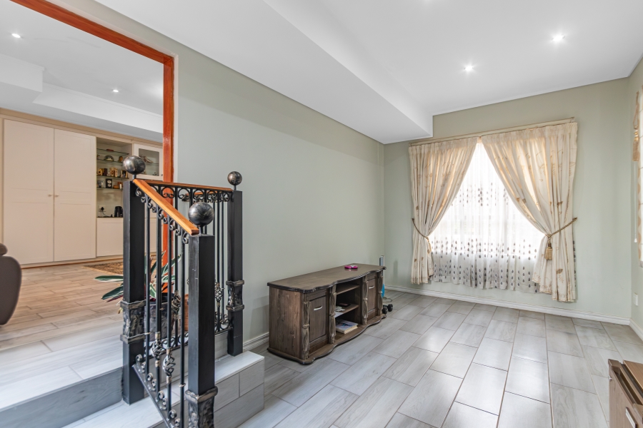6 Bedroom Property for Sale in Bryanston Gauteng