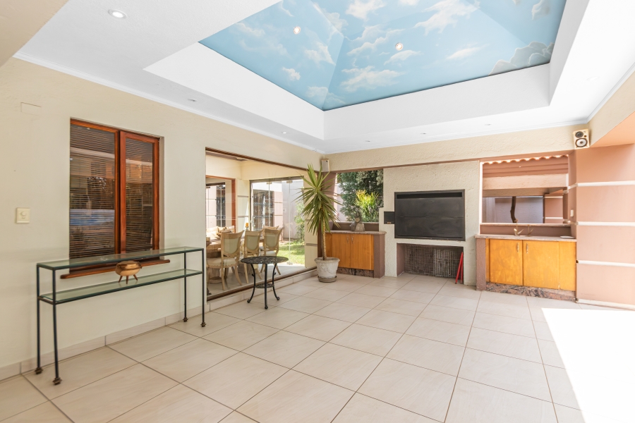 6 Bedroom Property for Sale in Bryanston Gauteng