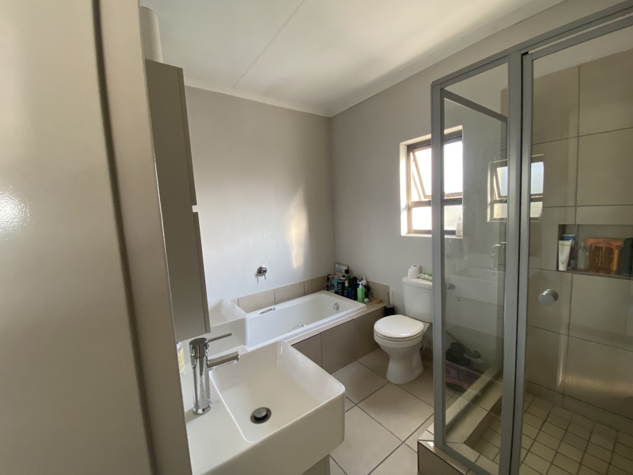 To Let 3 Bedroom Property for Rent in Broadacres Gauteng