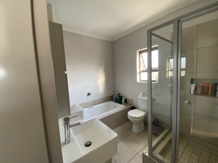 To Let 3 Bedroom Property for Rent in Broadacres Gauteng