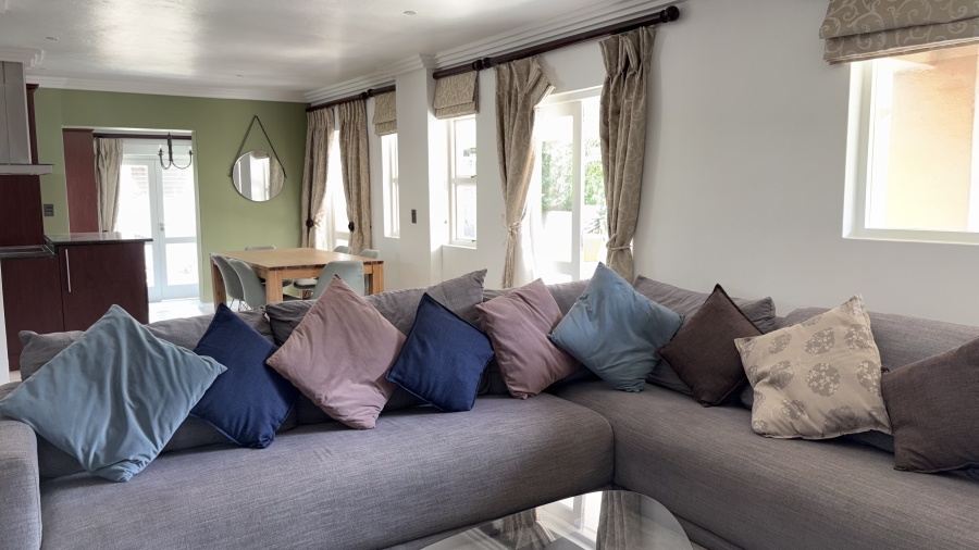 To Let 3 Bedroom Property for Rent in Beverley Gauteng