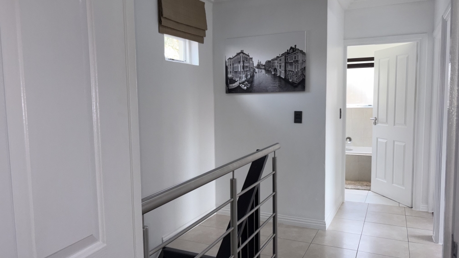 To Let 3 Bedroom Property for Rent in Beverley Gauteng