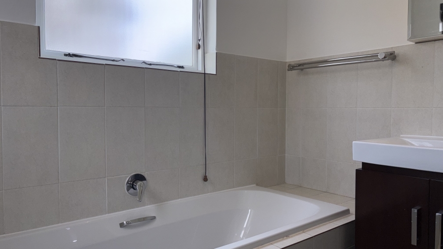 To Let 3 Bedroom Property for Rent in Beverley Gauteng